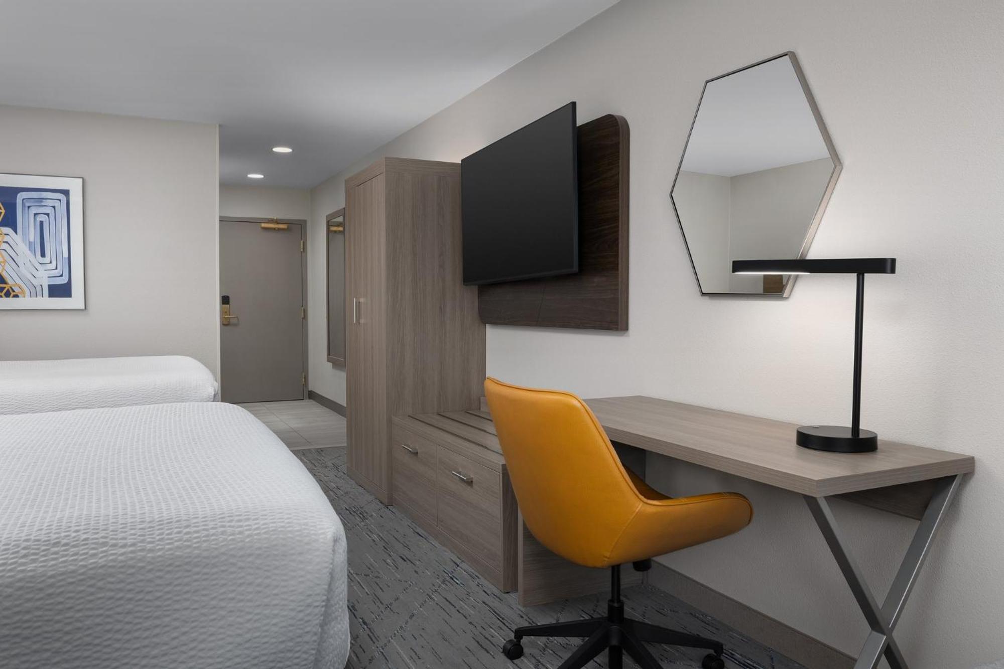 Holiday Express Airport By Ihg Hotel 3*