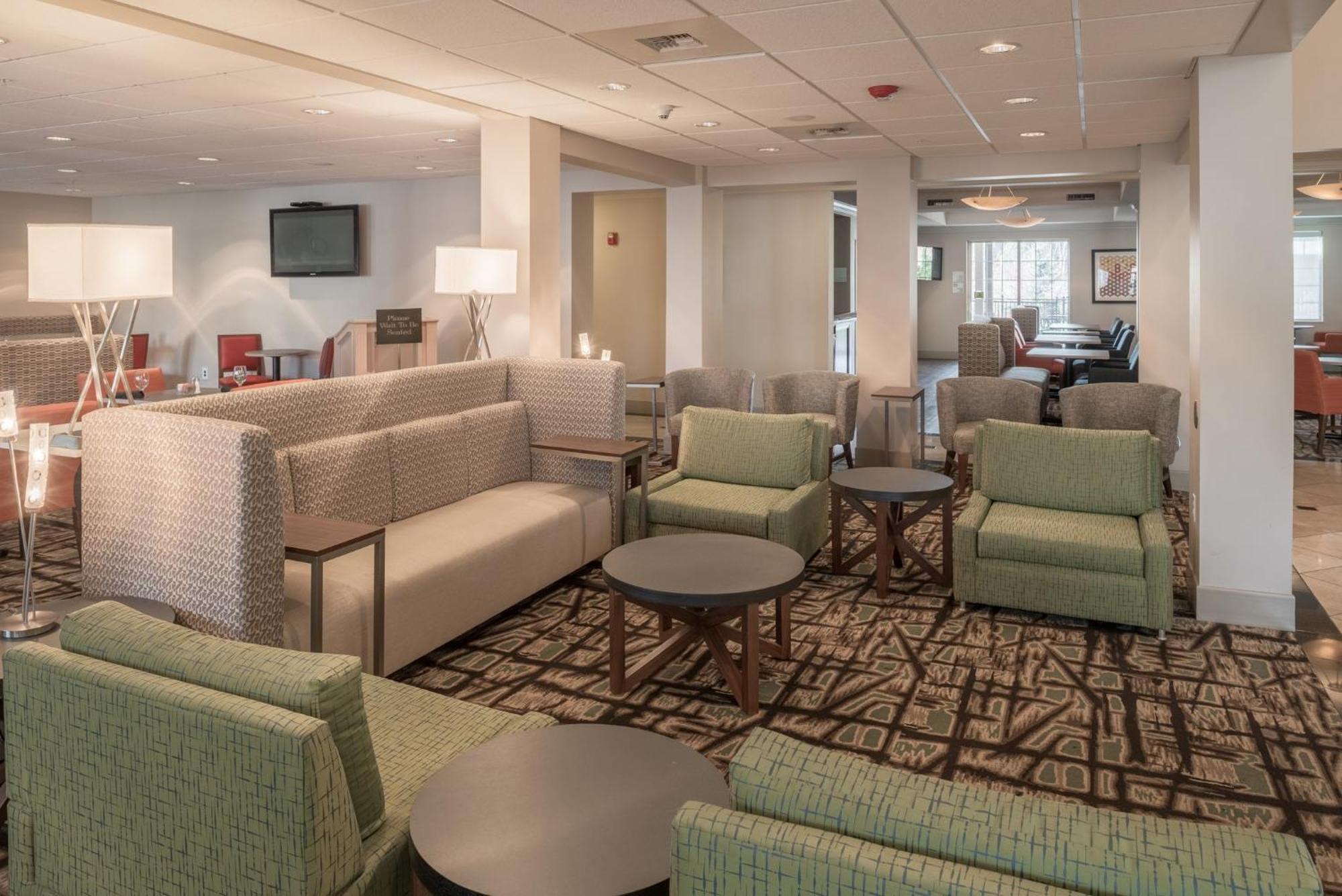 Holiday Express Airport By Ihg