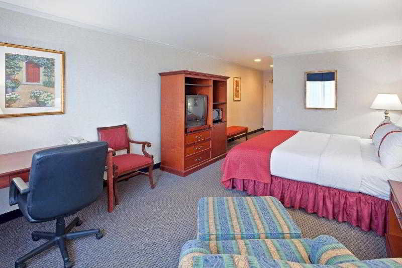 Holiday Express Airport By Ihg Hotel